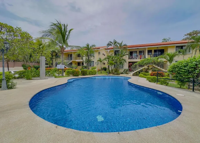 Tropical Waves #1 2 Bed 2 Bath Tropical Living Apartment